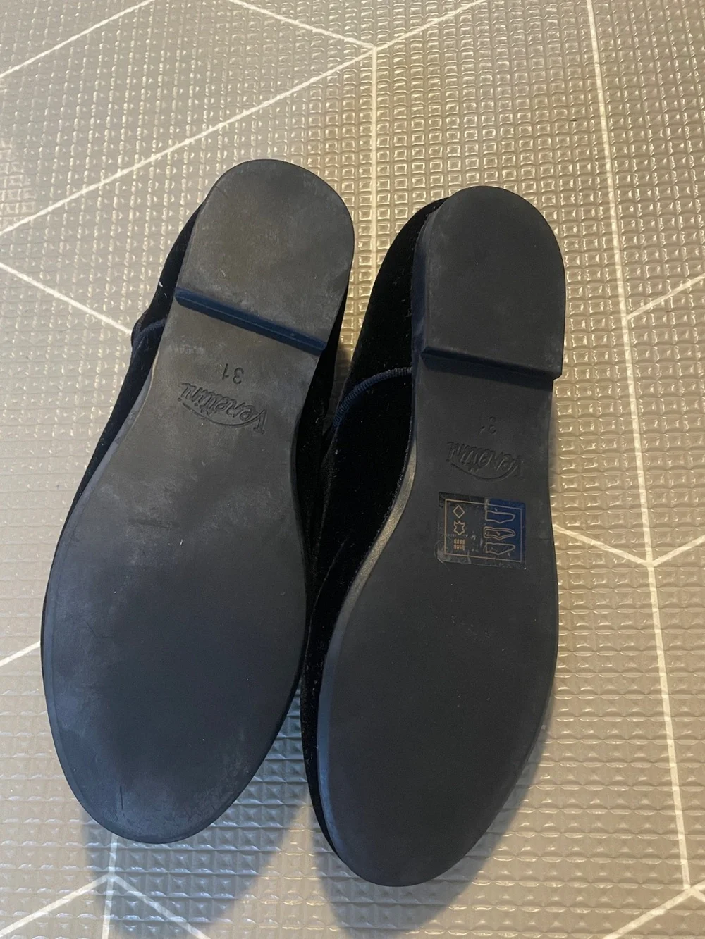 Venettini black velvet girls Mary Jane shoe Size 31